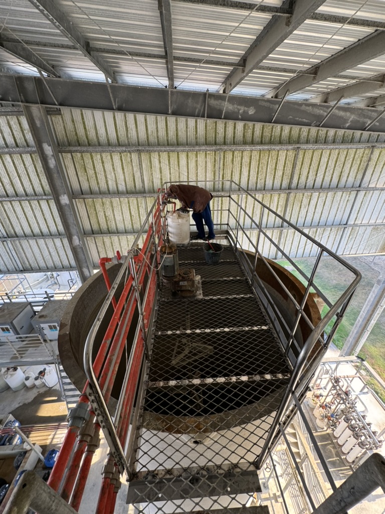 Fabricação e instalação de plataforma em aço inox