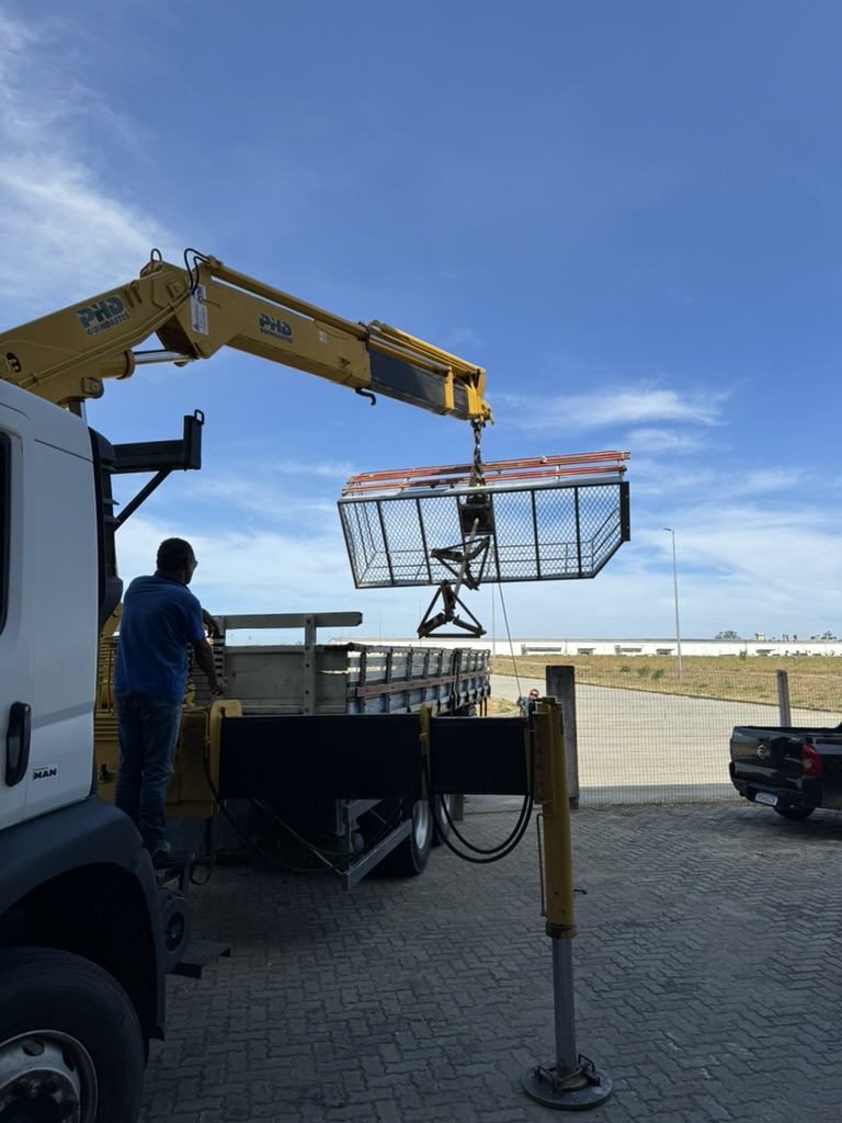 Fabricação e instalação de plataforma em aço inox